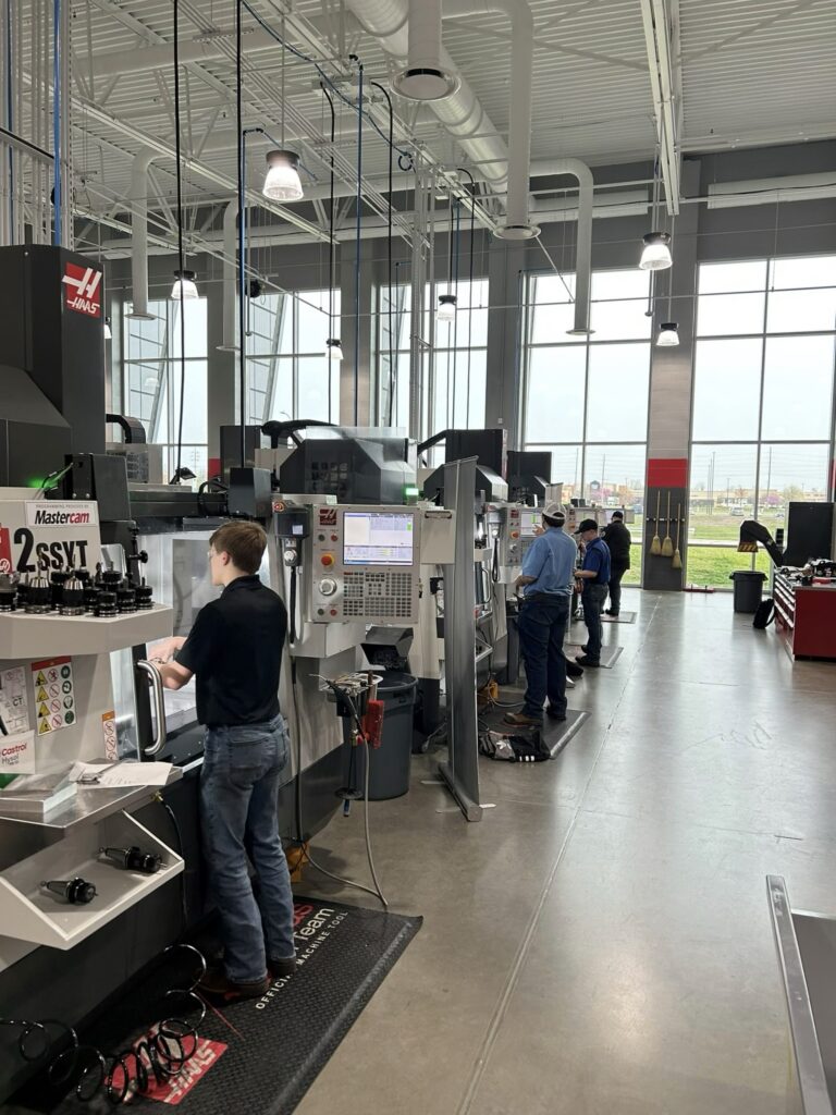 Students in the manufacturing lab